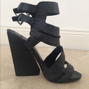 Leon Max Azria size 7 pumps. Like new.